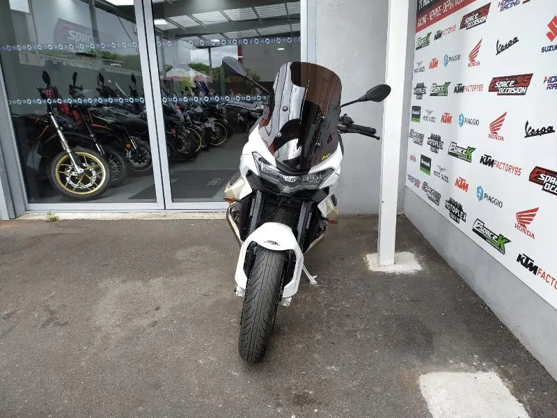 V100  MANDELLO
