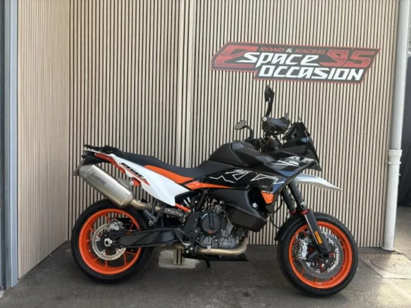 890 SMT