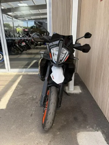 890 SMT