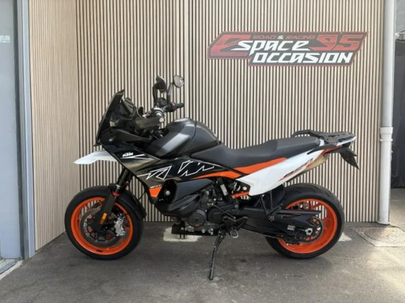 890 SMT