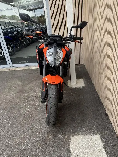 890 DUKE GP