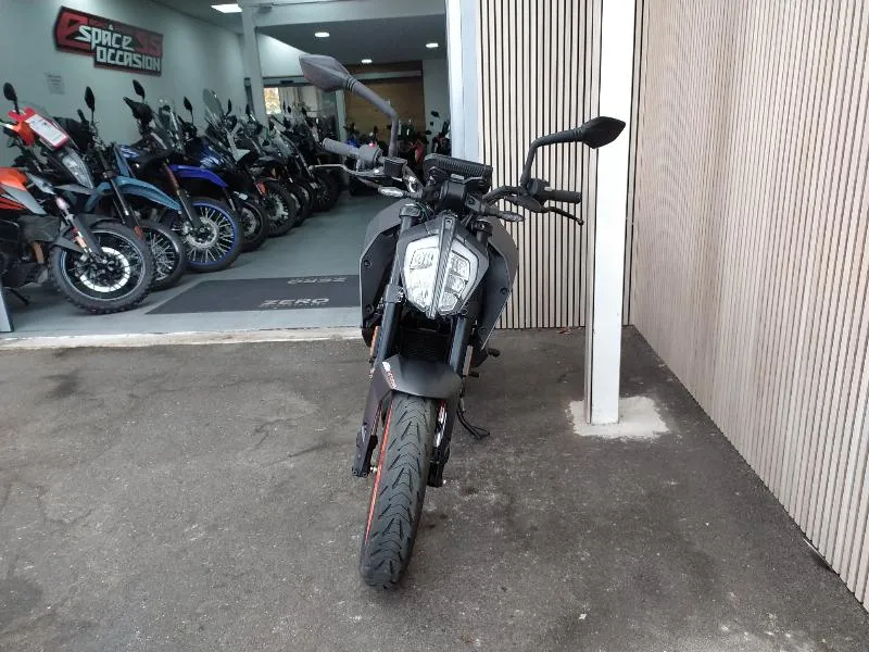 125 DUKE ABS