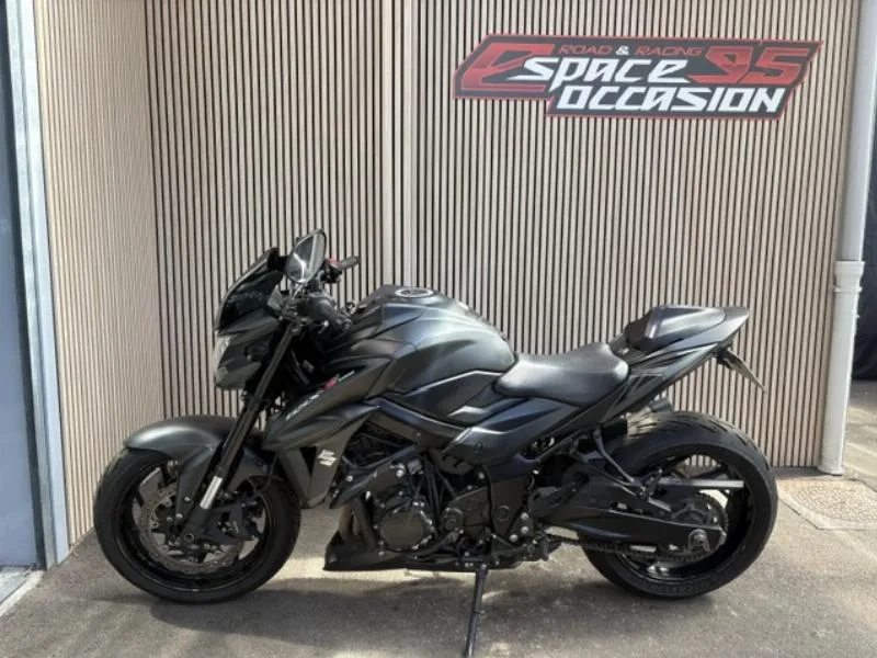 GSXS 750