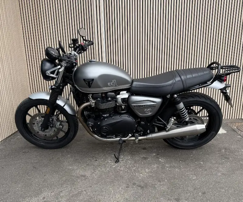 TRIUMPH STREET TWIN 900 A2