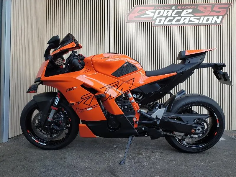 RC 990 R