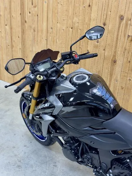 GSXS 750