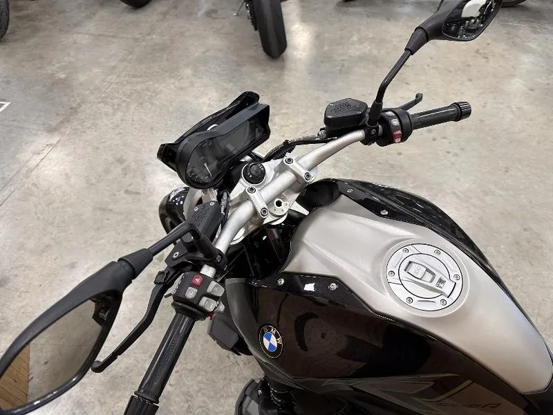 R 1200 R