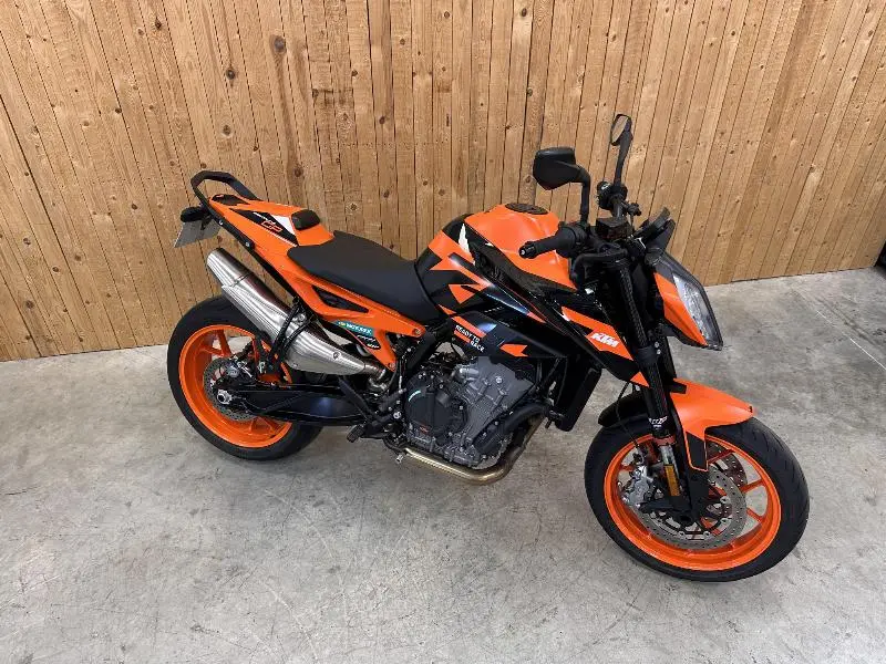 890 DUKE GP
