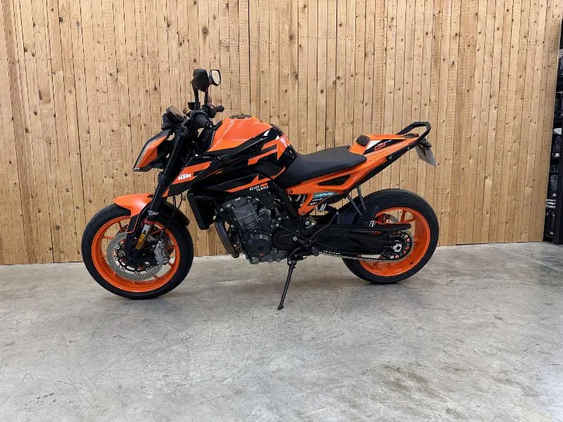 890 DUKE GP