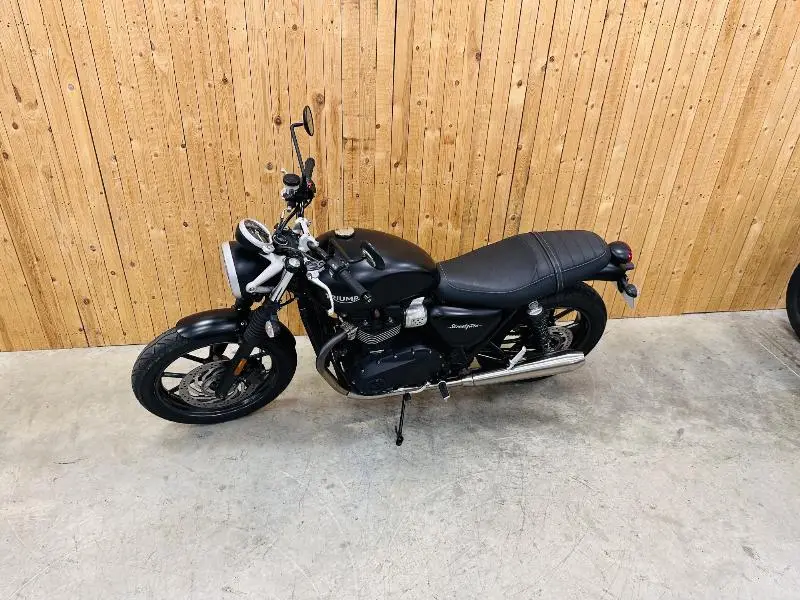 STREET TWIN  900