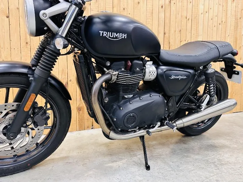 STREET TWIN  900