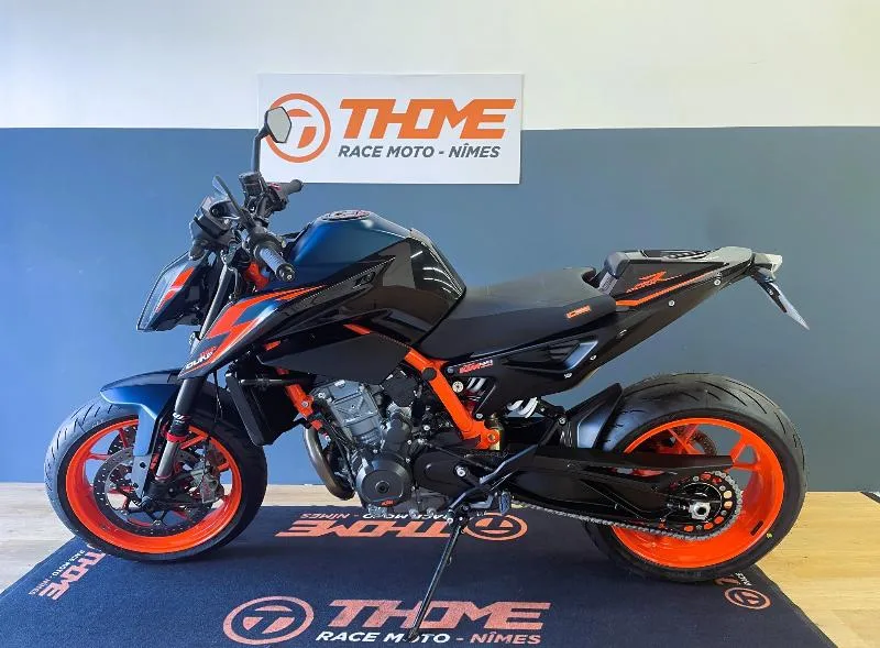 890 DUKE R