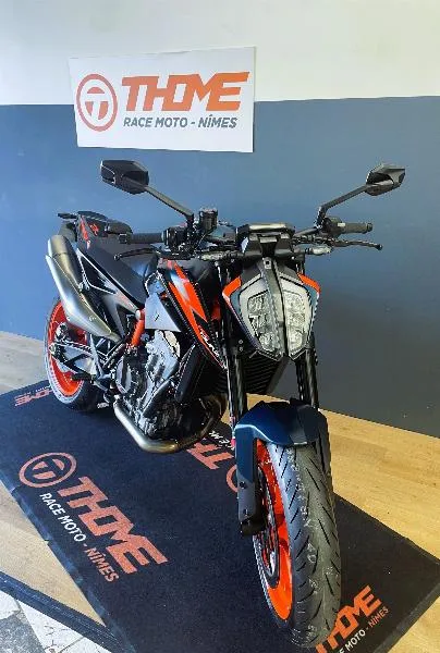 890 DUKE R