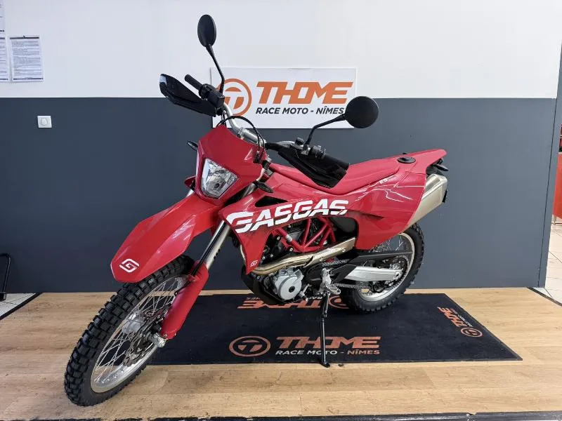 ES 700