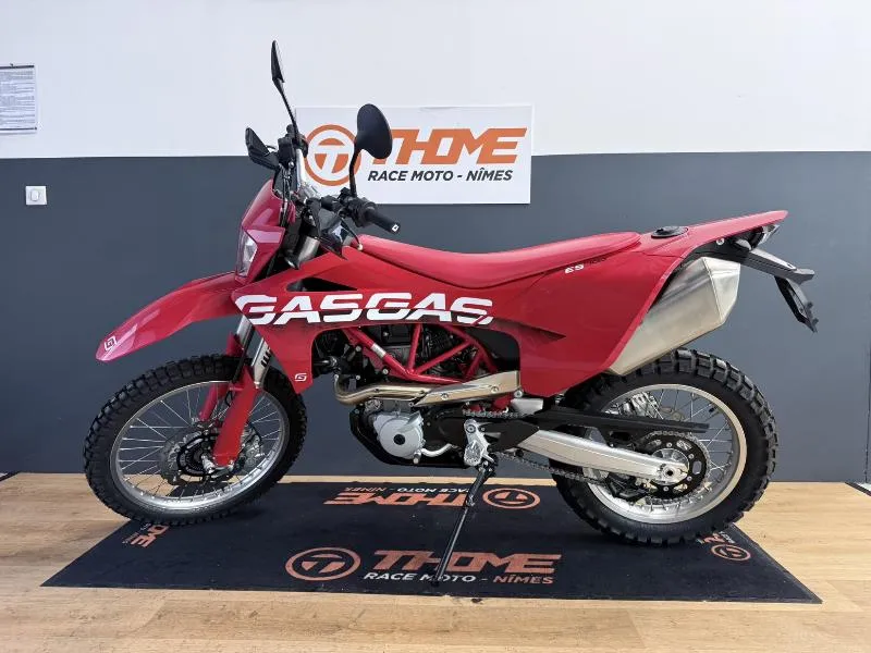 ES 700