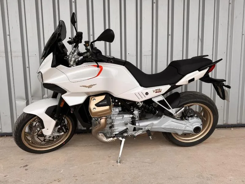 V100  MANDELLO