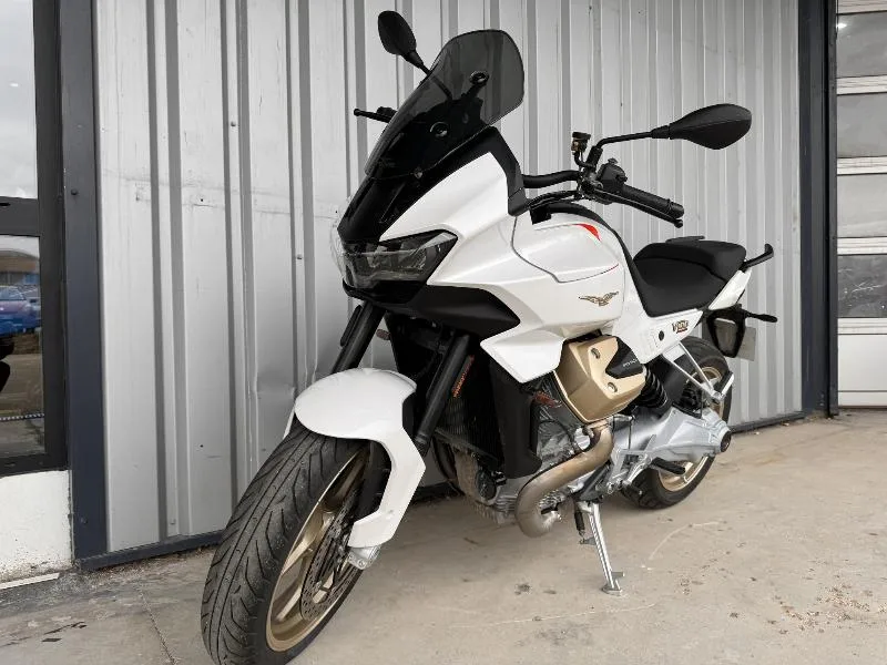 V100  MANDELLO