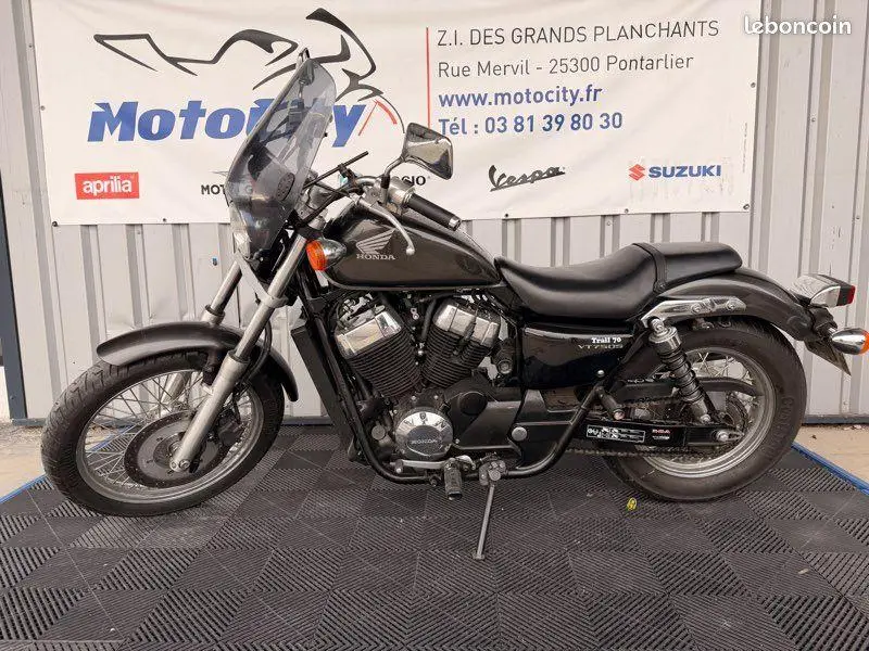 VT SHADOW 750