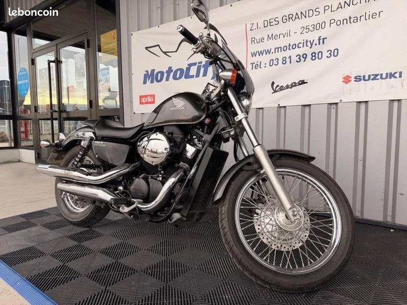 VT SHADOW 750