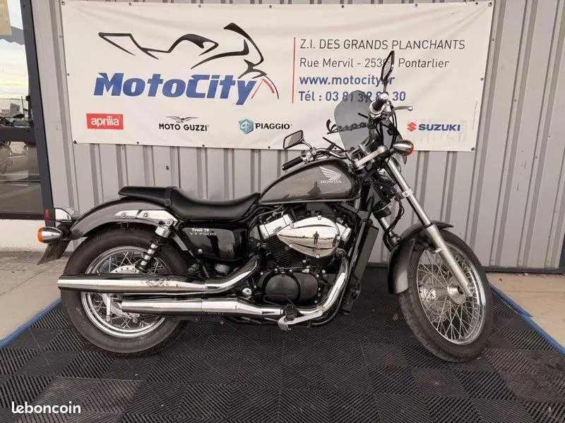 VT SHADOW 750