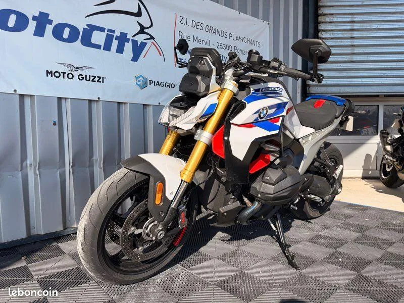 R 1300 R