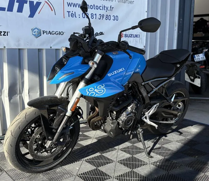 GSX8S