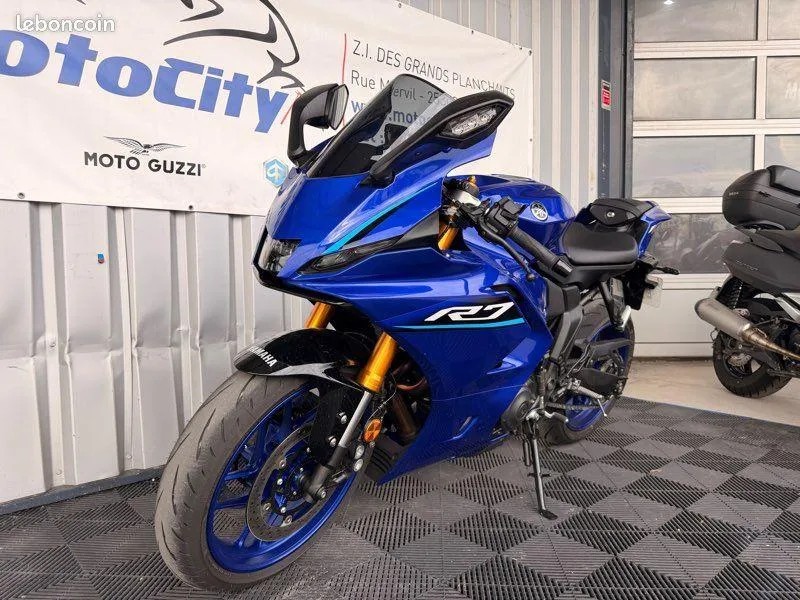 YZFR7