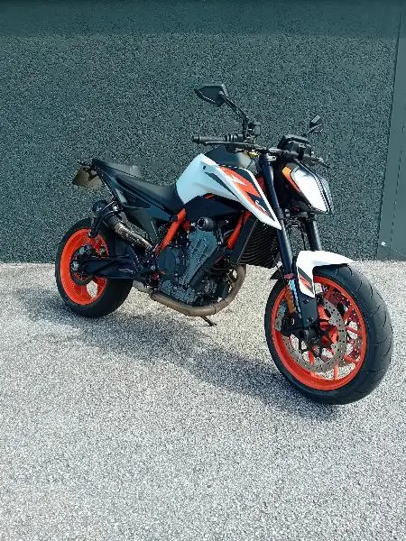 890 DUKE R