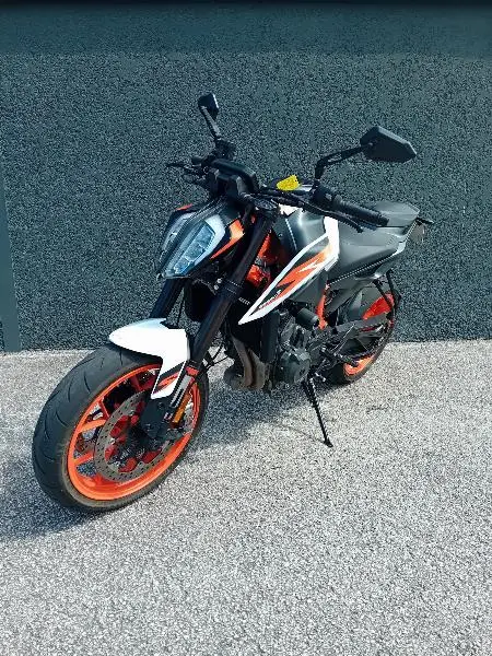 890 DUKE R