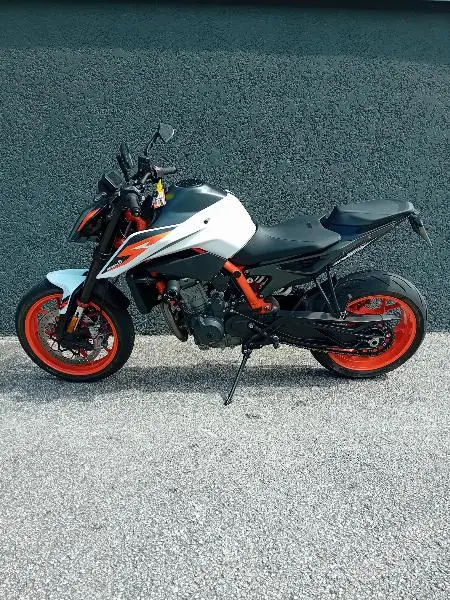 890 DUKE R