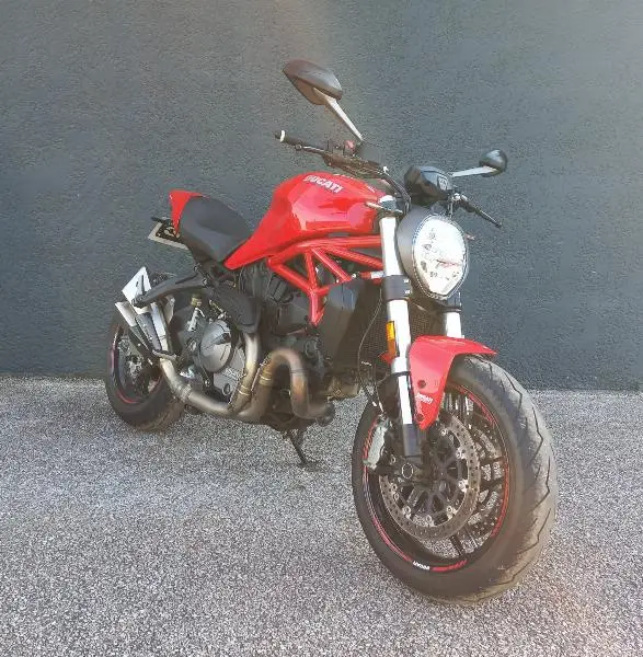 MONSTER 821