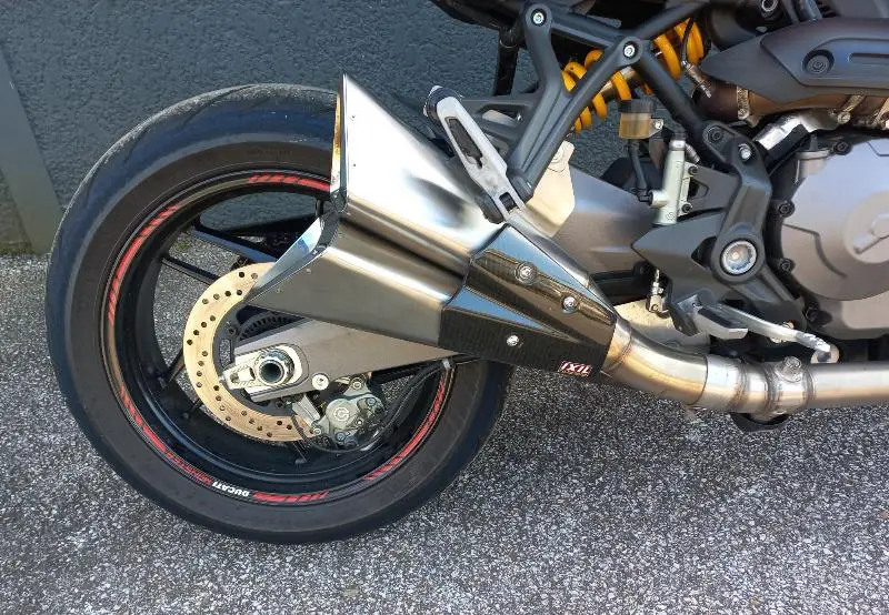 MONSTER 821