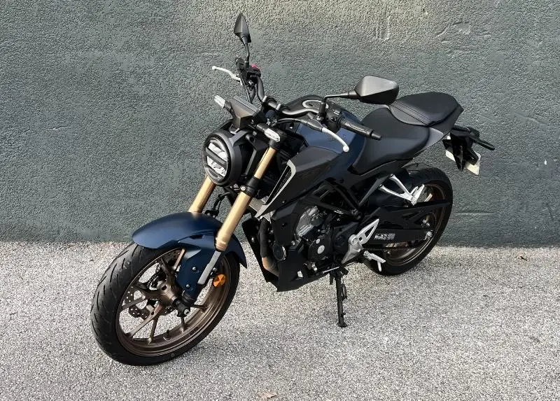 CB 125 R