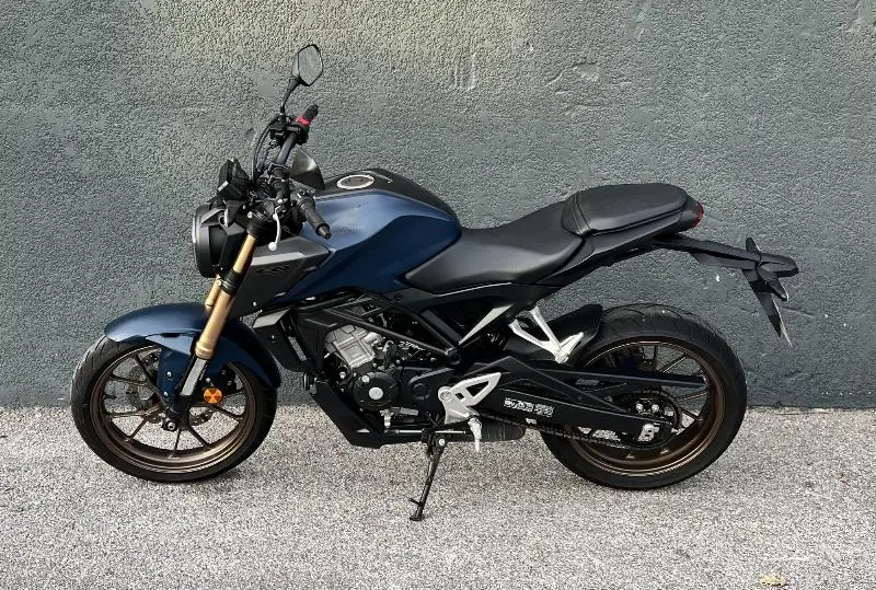 CB 125 R