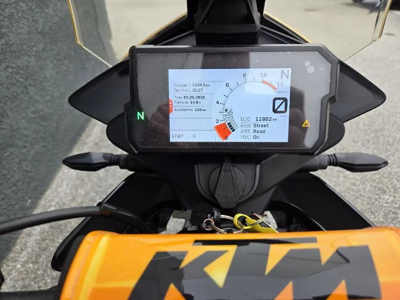 390 ADVENTURE