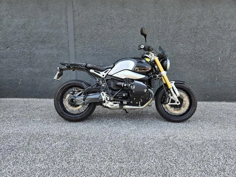 R NineT