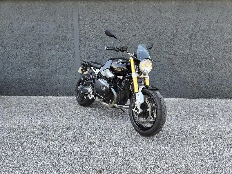 R NineT