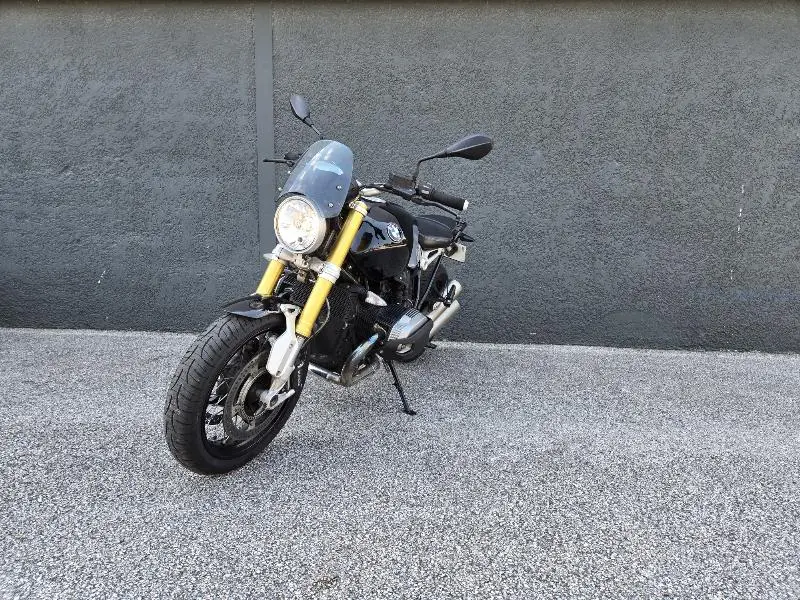 R NineT