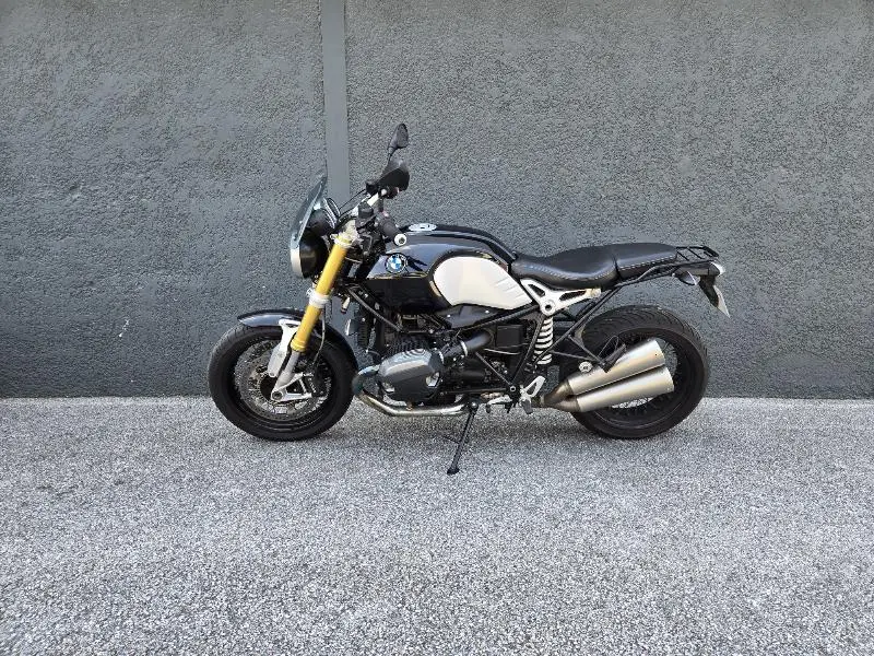 R NineT