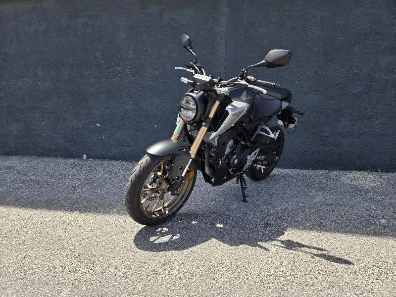 CB 125  R