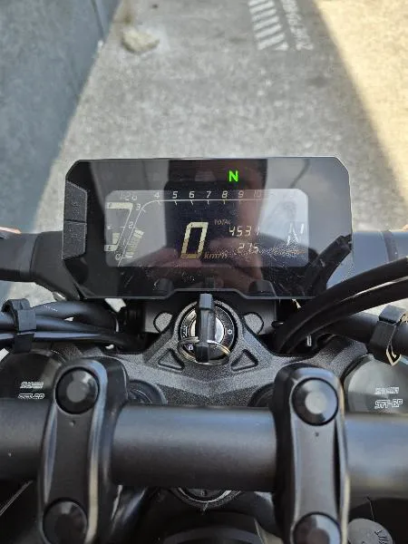 CB 125  R