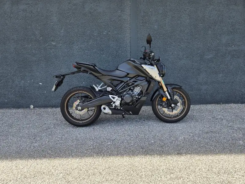CB 125  R