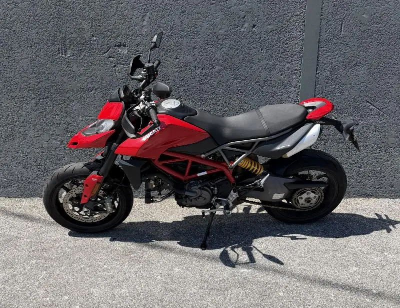 HYPERMOTARD 950