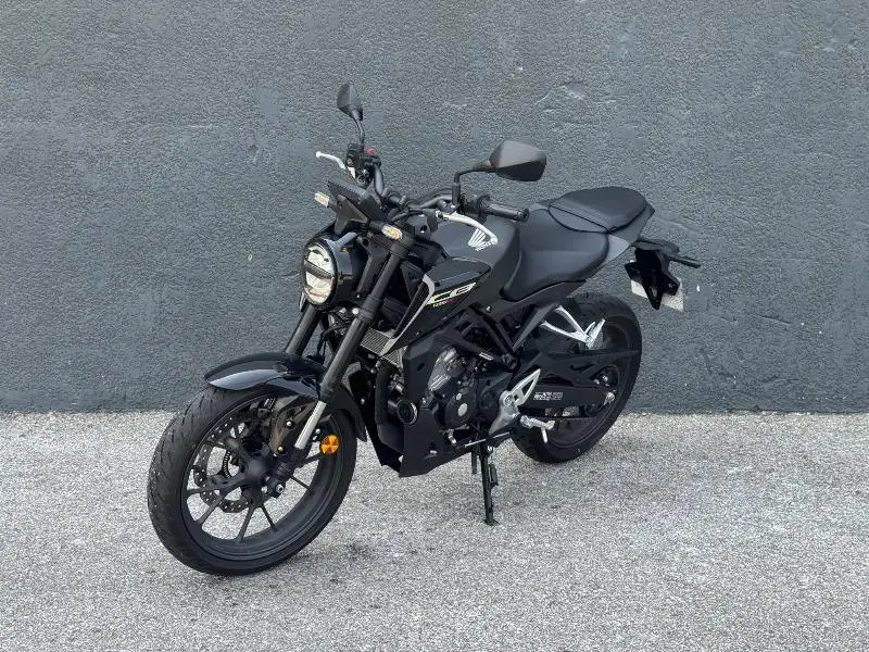 CB 125  R