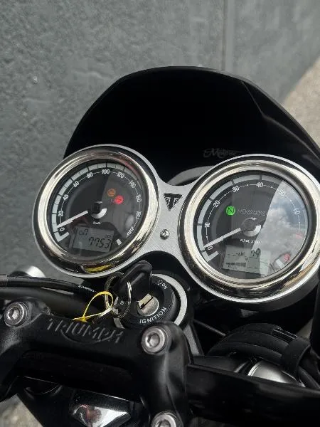 Bonneville T120 Black
