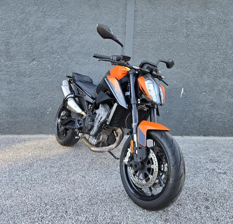 890 DUKE