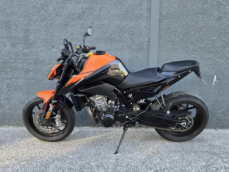 890 DUKE