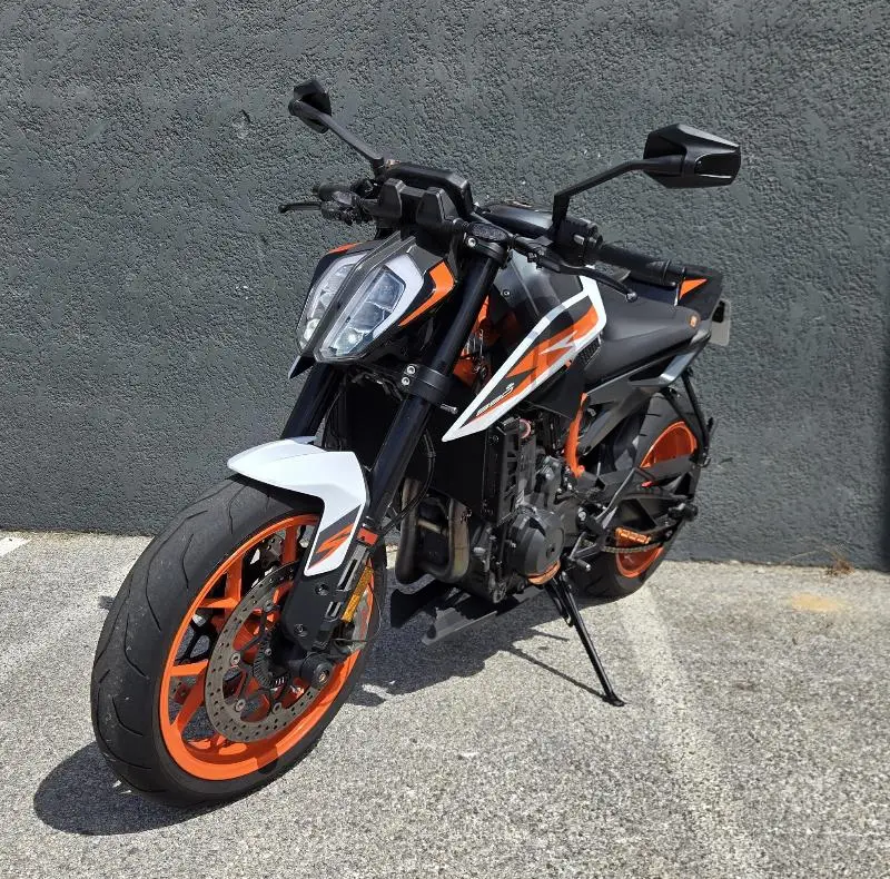 890 DUKE R
