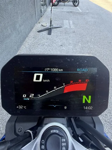 F 900 R