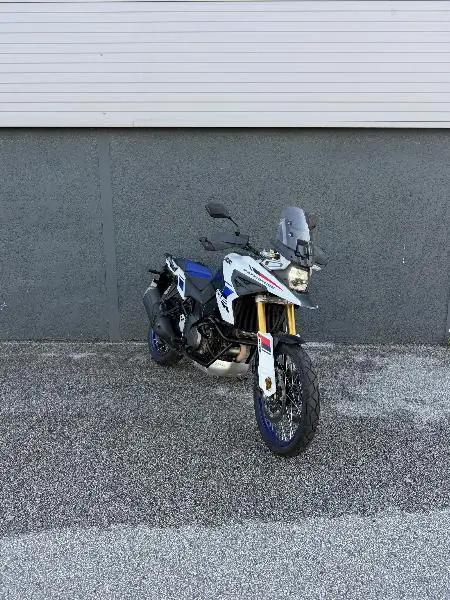 DL VSTROM 1050DE